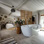 Nuitées Bohèmes Hôtel&spa Couette-café 4*
