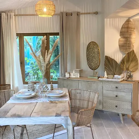 Nuitees Bohemes & Bed & Breakfast