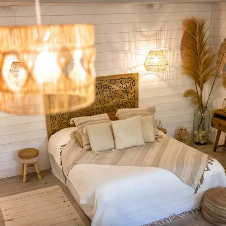 Nuitees Bohemes & Bed & Breakfast *