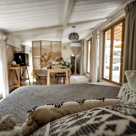 Nuitees Bohemes & Bed & Breakfast