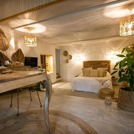 Nuitees Bohemes & Bed & Breakfast *