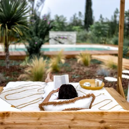 Nuitees Bohemes & Bed & Breakfast Gajan (Gard)