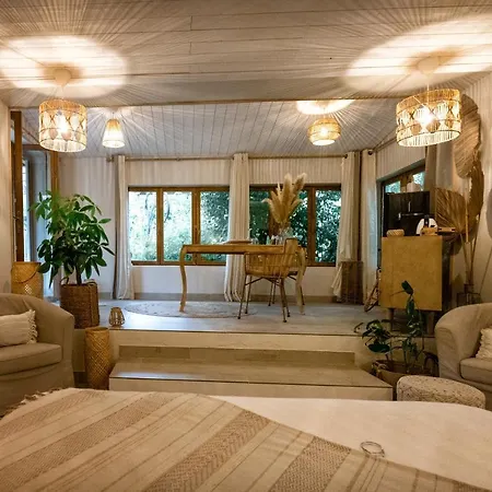 Bed & Breakfast Nuitees Bohemes & Gajan (Gard)