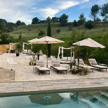 Nuitees Bohemes & Bed & Breakfast 4*
