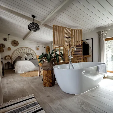 Nuitees Bohemes & Bed & Breakfast *
