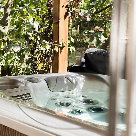 Nuitees Bohemes & Bed & Breakfast