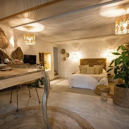 Nuitees Bohemes & Bed & Breakfast 4*