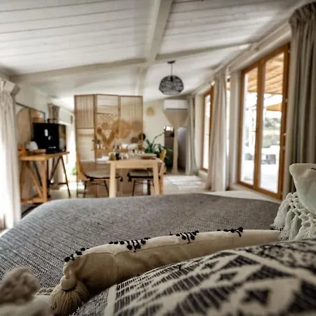 Bed & Breakfast Nuitees Bohemes & 4*