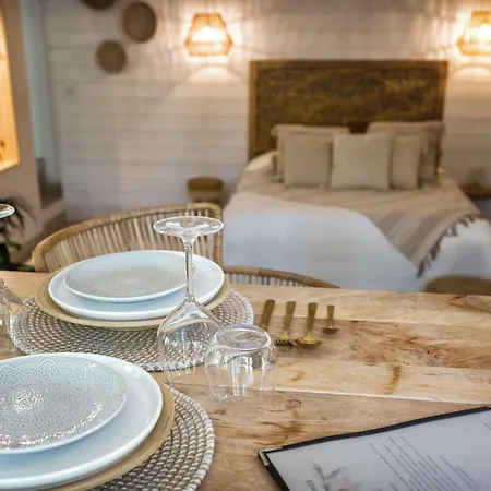 Nocleg ze śniadaniem Nuitees Bohemes & 4*