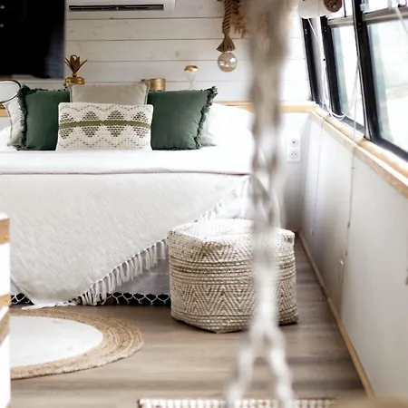 Nocleg ze śniadaniem Nuitees Bohemes & Gajan (Gard)