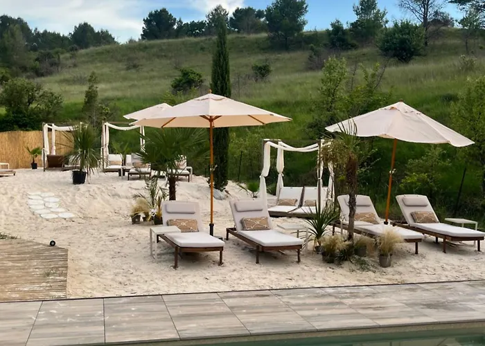 Nuitees Bohemes & Bed & Breakfast 4*