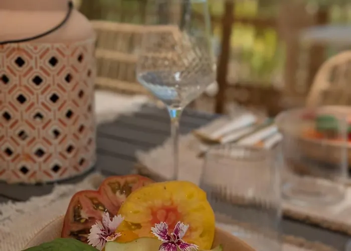 Nuitees Bohemes & Bed and Breakfast