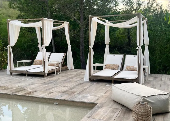 Nuitees Bohemes & Bed & Breakfast Gajan (Gard)