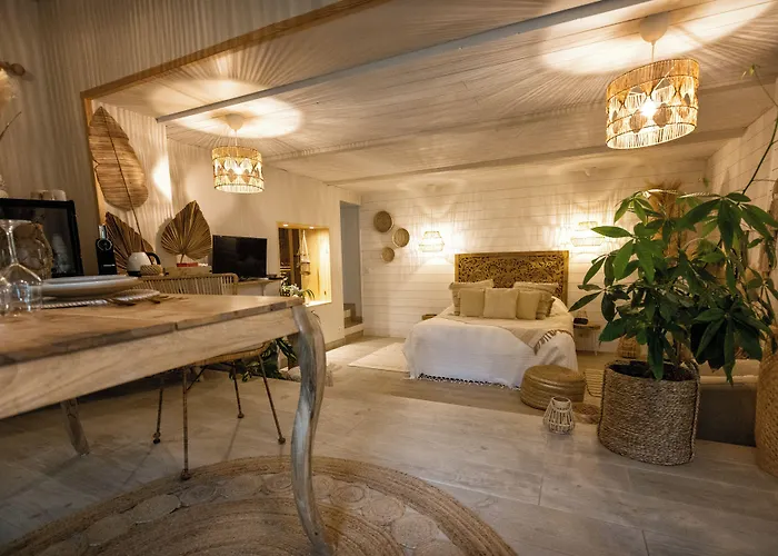 Nuitees Bohemes & Bed & Breakfast 4*